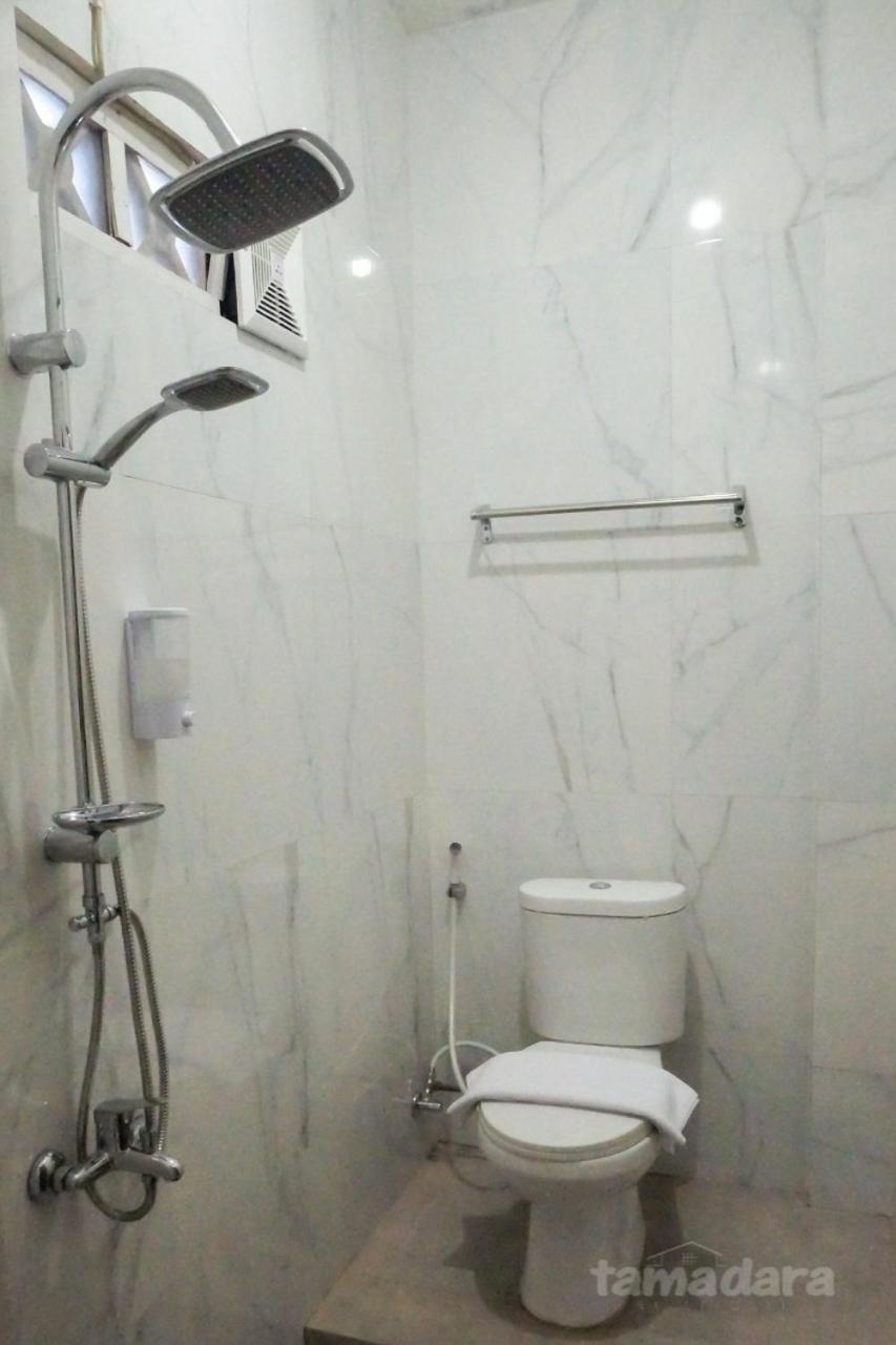 Tamadara Guesthouse Jogja Maguwo Værelse billede